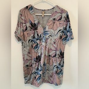 Maternity. Thyme T-shirt with button to open for easy breastfeeding. Size S.